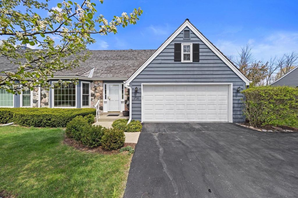 Photo of 1720 W Bradford DRIVE, Mequon, WI 53092 (MLS # 1961644)