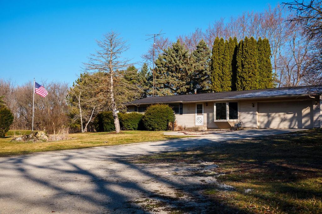 Photo of 16422 82nd STREET, Bristol, WI 53104 (MLS # 1949601)