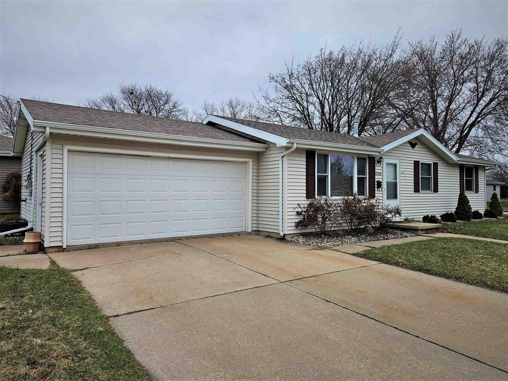 Photo of 1706 Winchester AVENUE, Oshkosh, WI 54901 (MLS # 50323107)