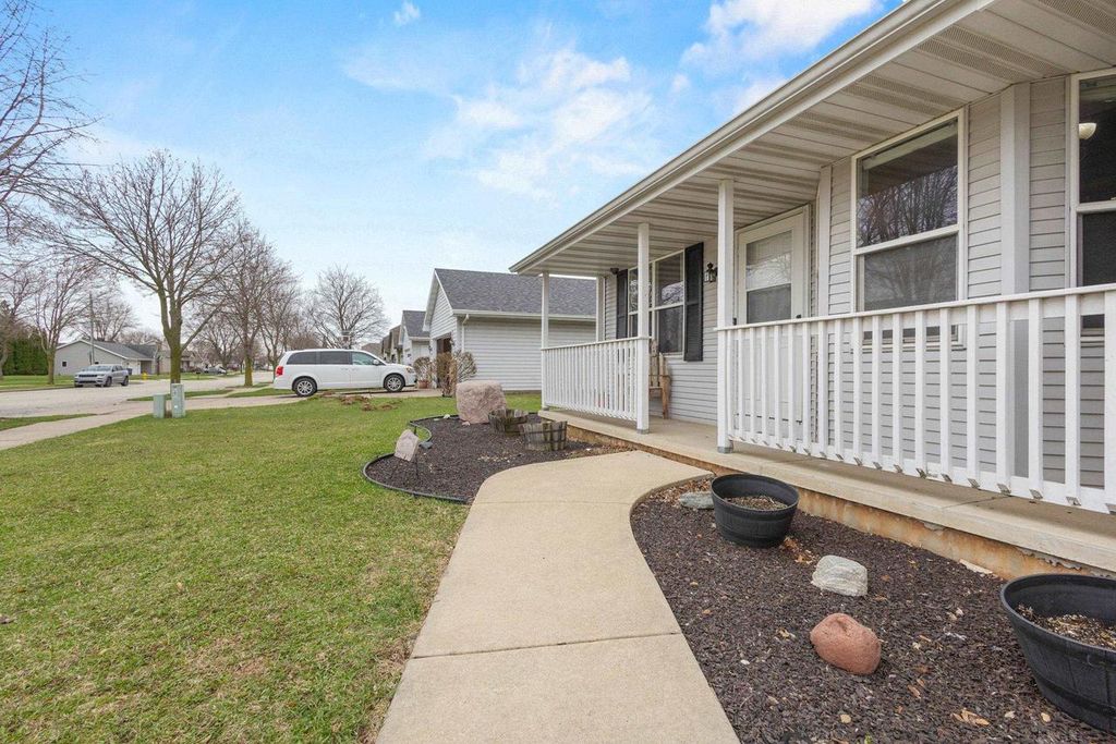 Photo of 1921 Ceil STREET, Little Chute, WI 54140 (MLS # 50323738)