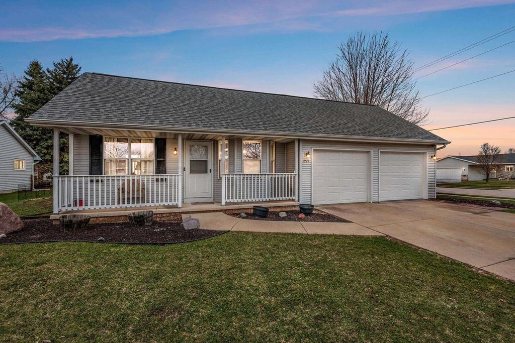 Photo of 1921 Ceil STREET, Little Chute, WI 54140 (MLS # 50323738)