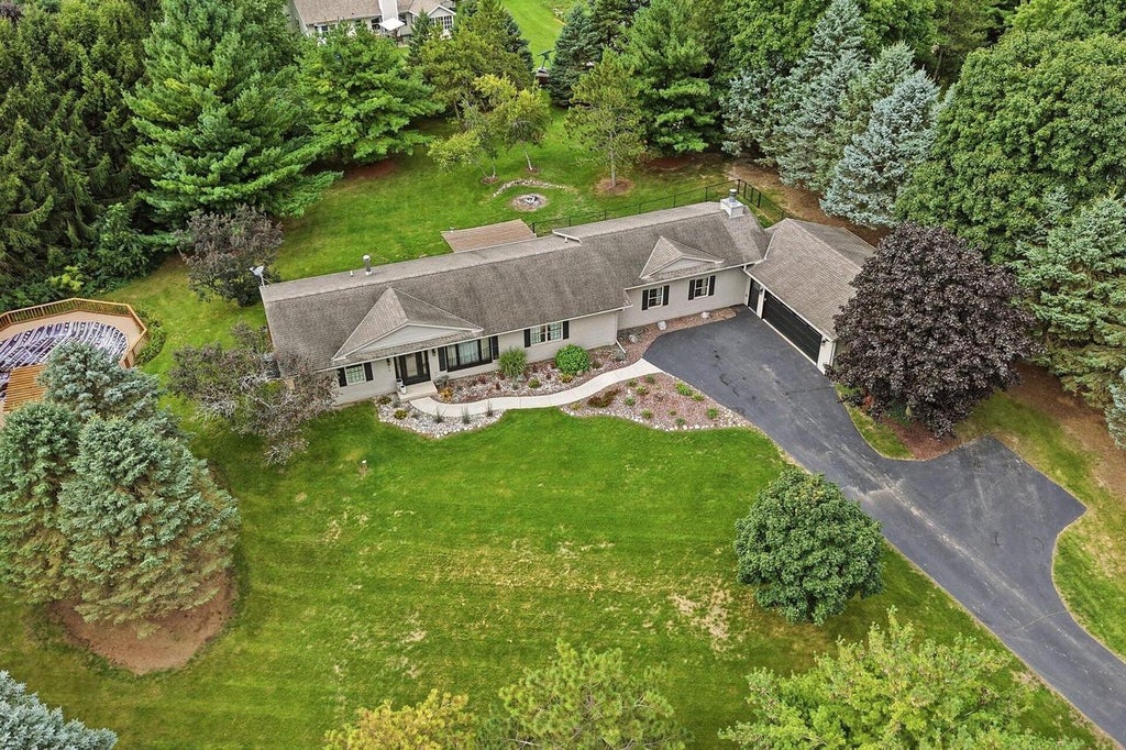 Photo of W2627 Copperhead LANE, Elkhorn, WI 53121 (MLS # 1980103)