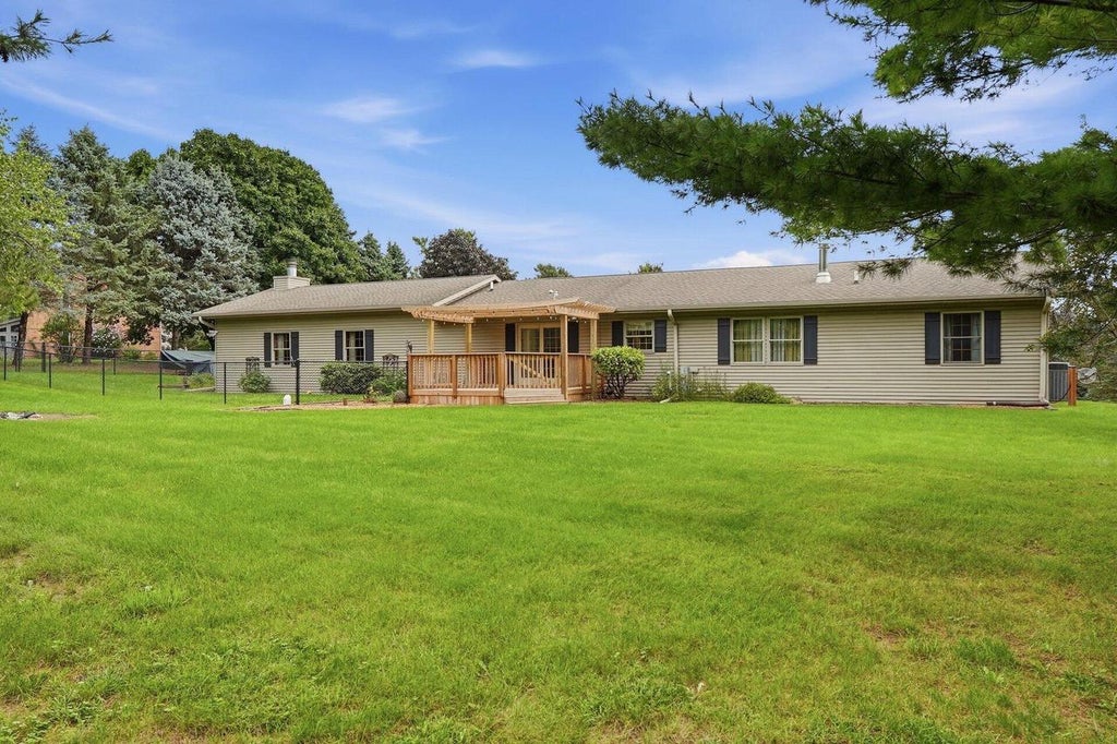 Photo of W2627 Copperhead LANE, Elkhorn, WI 53121 (MLS # 1980103)
