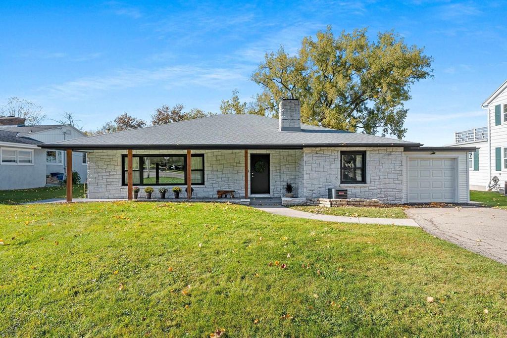 Photo of 2584 Riverside DRIVE, Green Bay, WI 54301 (MLS # 50317131)