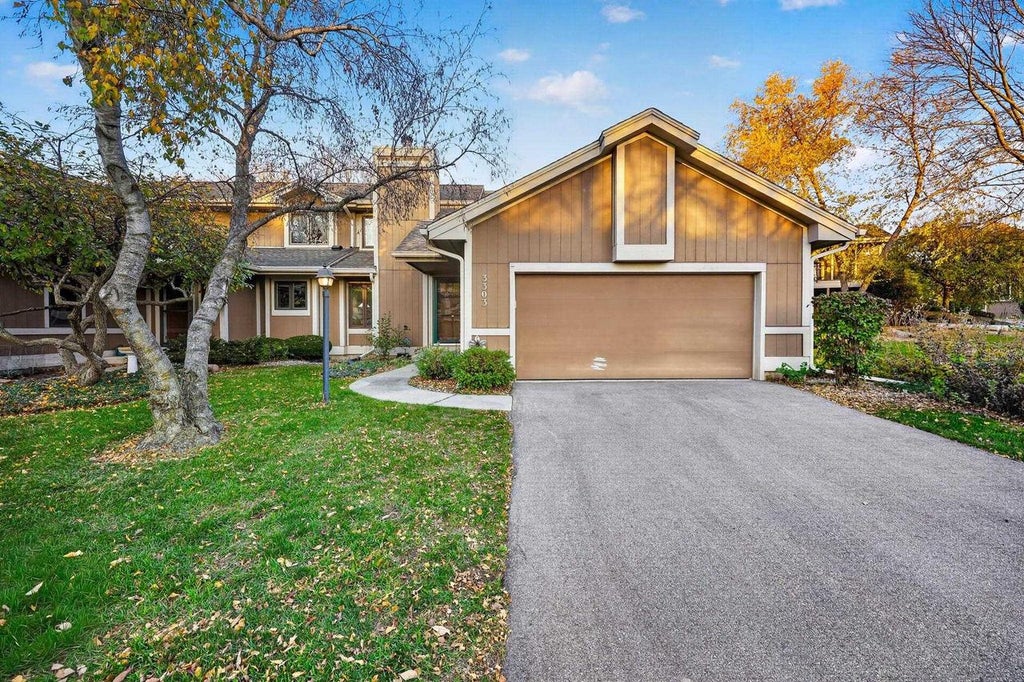 Photo of 3303 Valley Creek CIRCLE, Middleton, WI 53562 (MLS # 2035428)