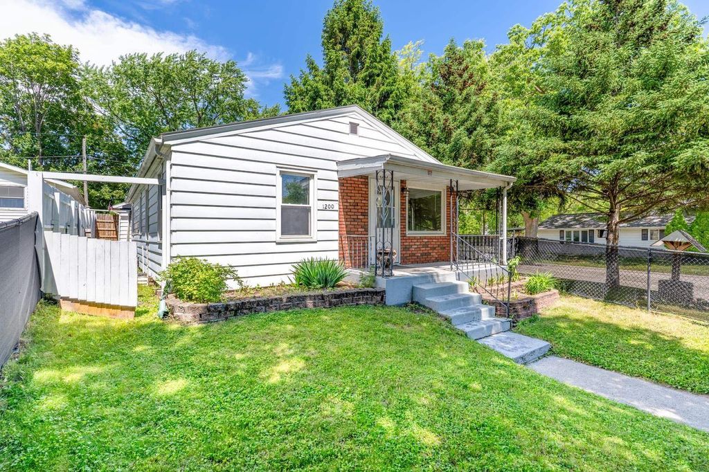 Photo of 1200 S Greenwood AVENUE, Green Bay, WI 54304 (MLS # 50327021)