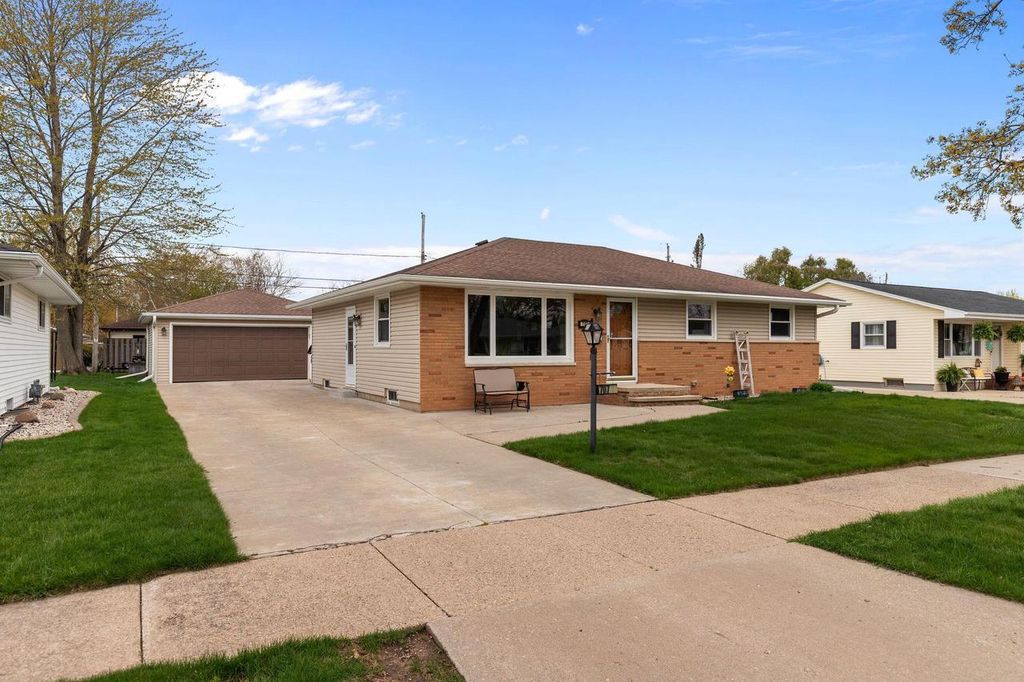 Photo of 707 S Joseph STREET, Appleton, WI 54915 (MLS # 50325335)