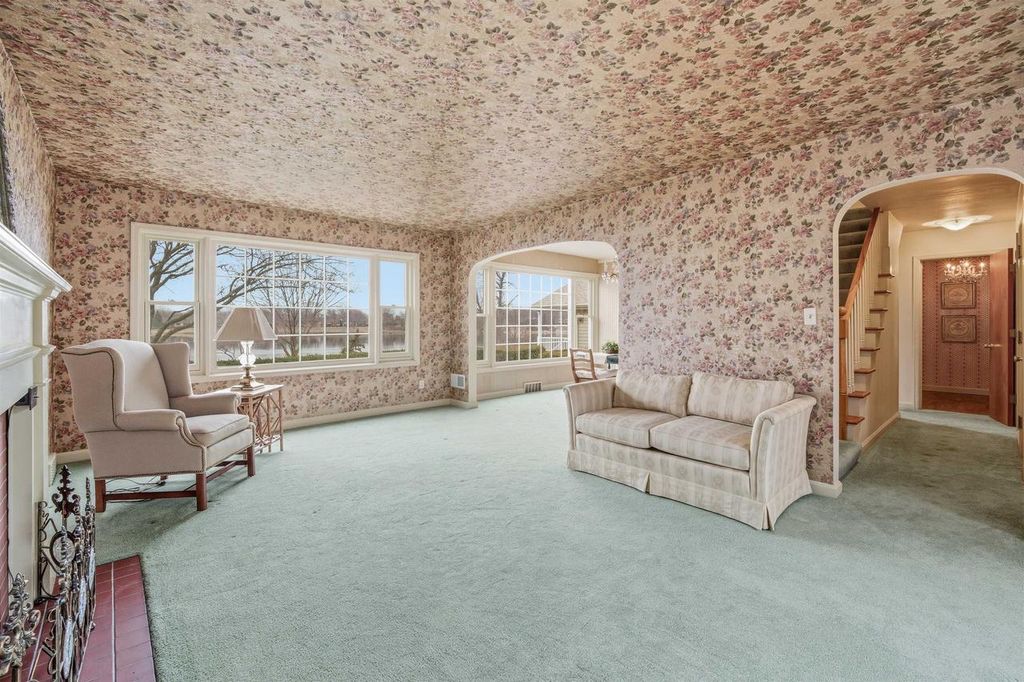 Photo of 1710 Lakeshore DRIVE, Menasha, WI 54952 (MLS # 50321869)