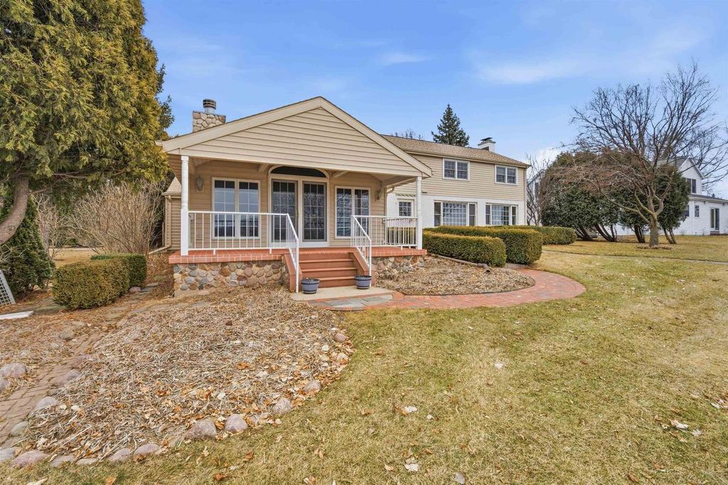 Photo of 1710 Lakeshore DRIVE, Menasha, WI 54952 (MLS # 50321869)