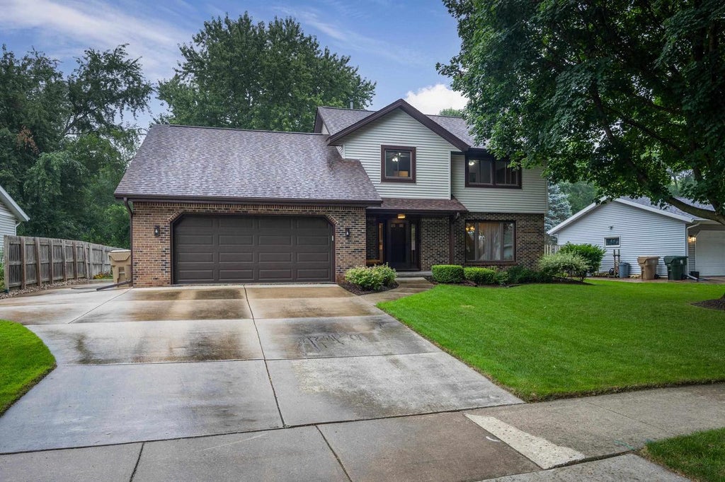 Photo of 101 Coach House DRIVE, Madison, WI 53714 (MLS # 2030480)