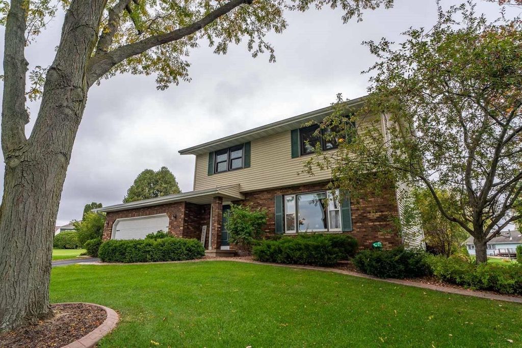 Photo of 1292 Valley Hill LANE #Lt85, Union Grove, WI 53182 (MLS # 1945219)