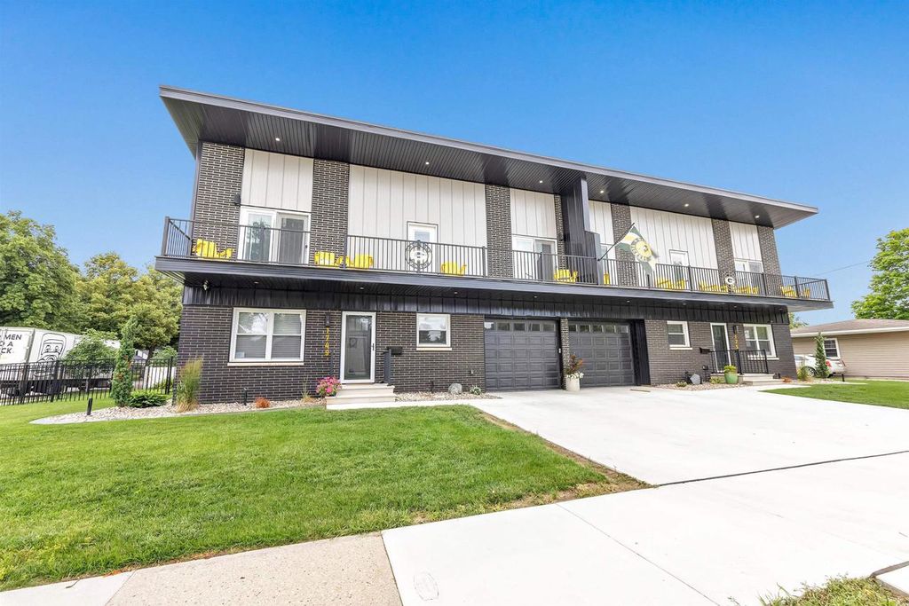 Photo of 1749 S Oneida STREET, Green Bay, WI 54304 (MLS # 50316413)