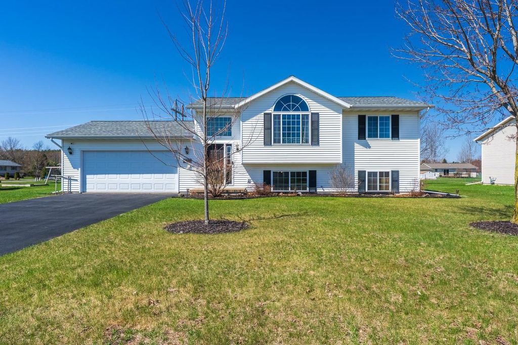 Photo of 2031 Prairie Meadow DRIVE, Kronenwetter, WI 54455 (MLS # 22601572)