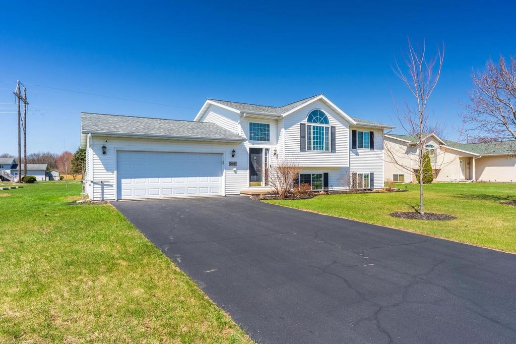 Photo of 2031 Prairie Meadow DRIVE, Kronenwetter, WI 54455 (MLS # 22601572)