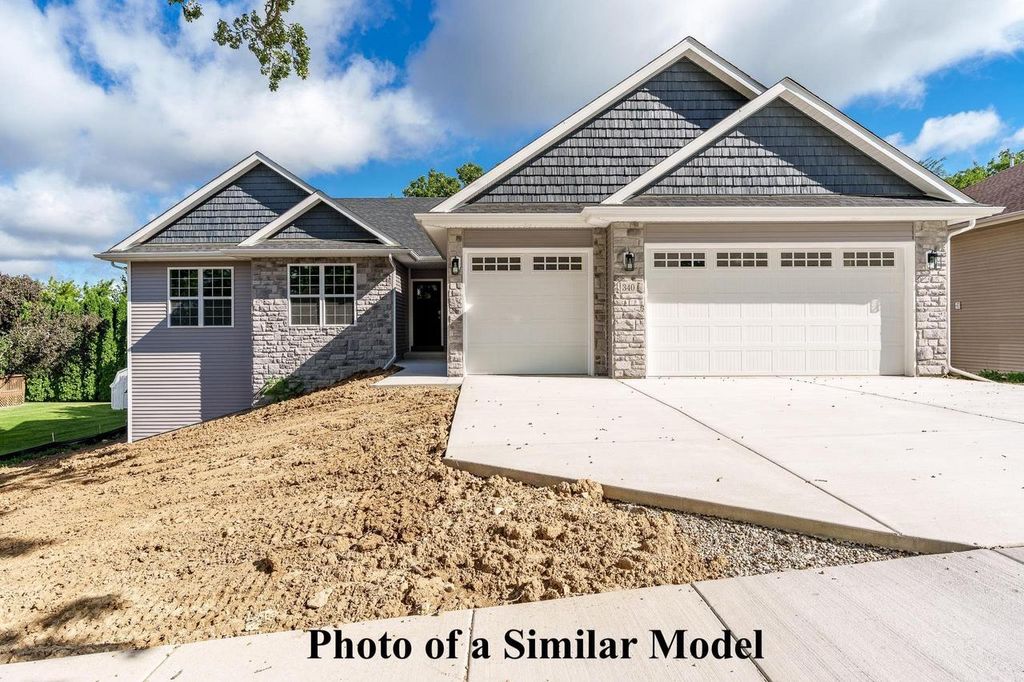 Photo of 820 N Waveland ROAD, Janesville, WI 53548 (MLS # 2019682)