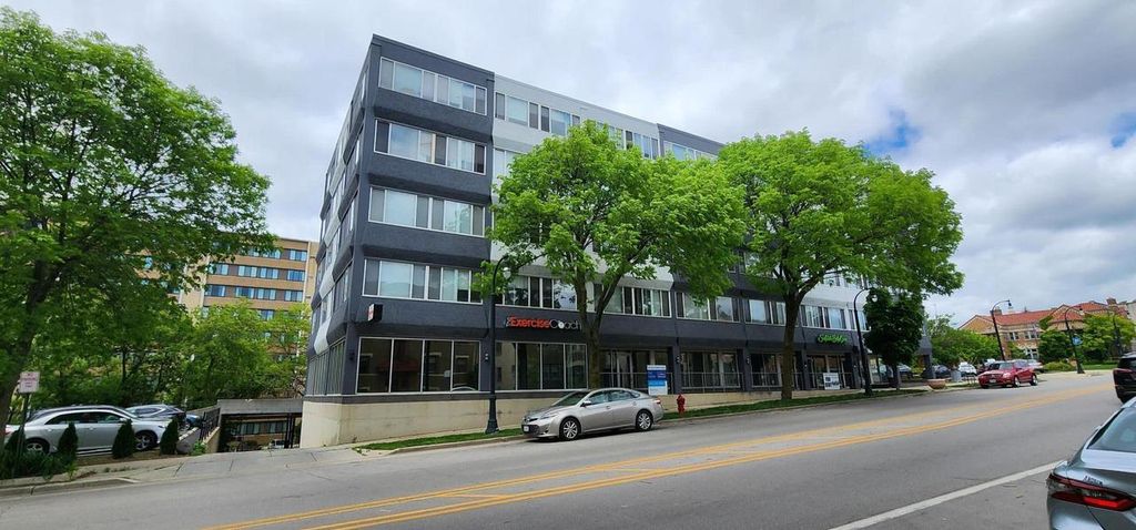 Photo of 3575 N Oakland AVENUE, Shorewood, WI 53211 (MLS # 1945156)