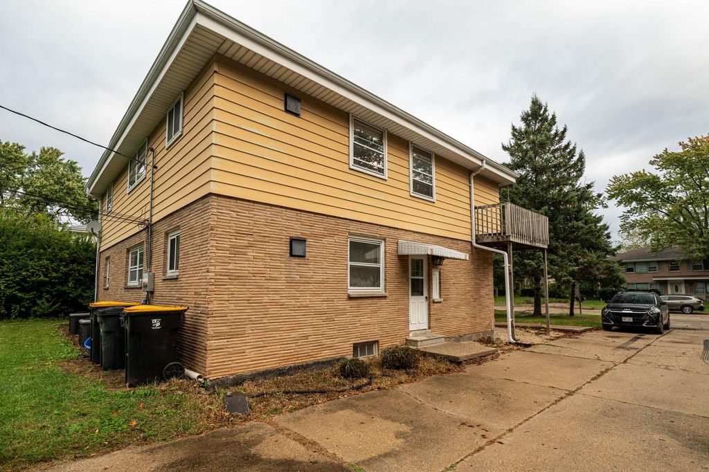 Photo of 1409 N 116th STREET #1411, Wauwatosa, WI 53226 (MLS # 1939046)