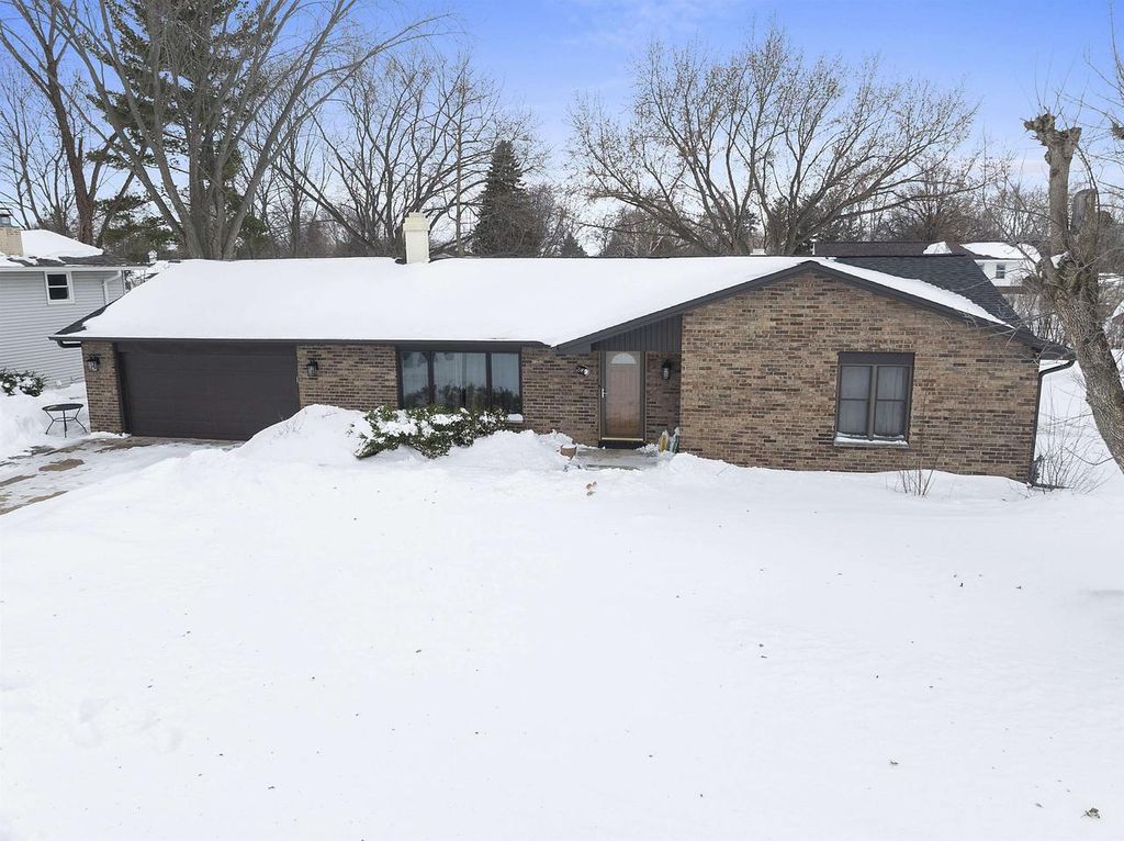 Photo of 359 van Caster Dr, Green Bay, WI 54311 (MLS # 50322498)