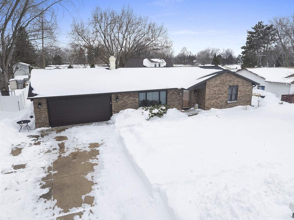 Photo of 359 van Caster Dr, Green Bay, WI 54311 (MLS # 50322498)