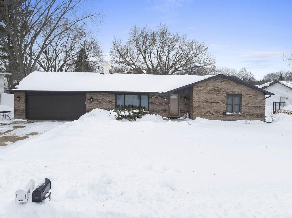Photo of 359 van Caster Dr, Green Bay, WI 54311 (MLS # 50322498)