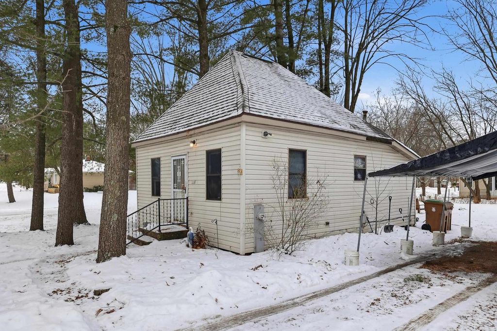 Photo of 324 W Cornell AVENUE, Stevens Point, WI 54481 (MLS # 22505821)