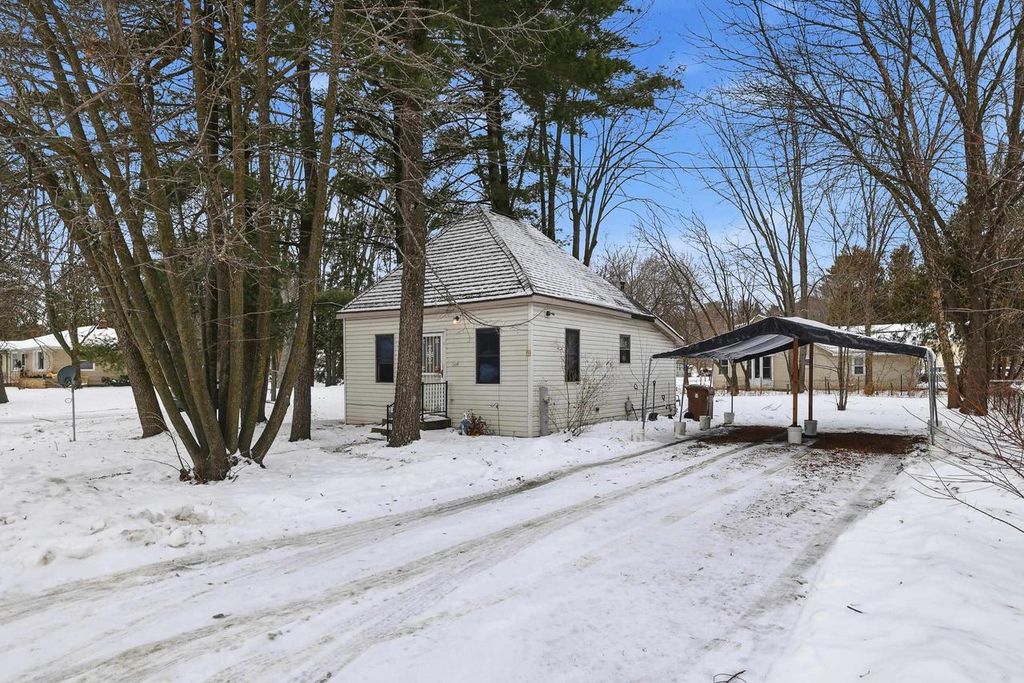 Photo of 324 W Cornell AVENUE, Stevens Point, WI 54481 (MLS # 22505821)