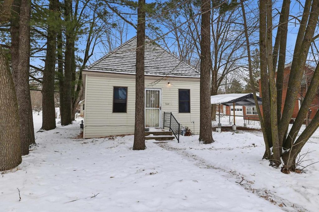 Photo of 324 W Cornell AVENUE, Stevens Point, WI 54481 (MLS # 22505821)