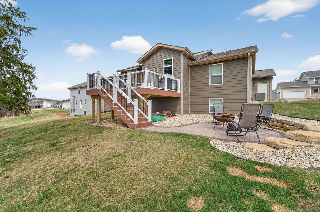 Photo of 381 Bell View AVENUE, Belleville, WI 53508 (MLS # 2020081)