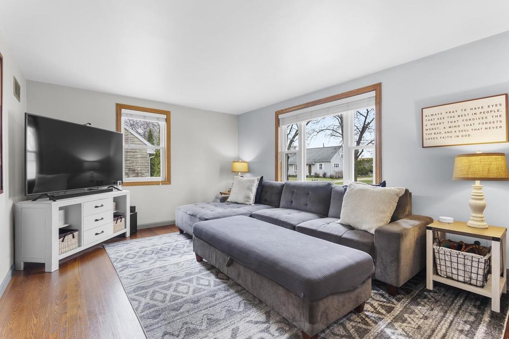 Photo of 2233 Magnolia LANE, Green Bay, WI 54304 (MLS # 50323755)