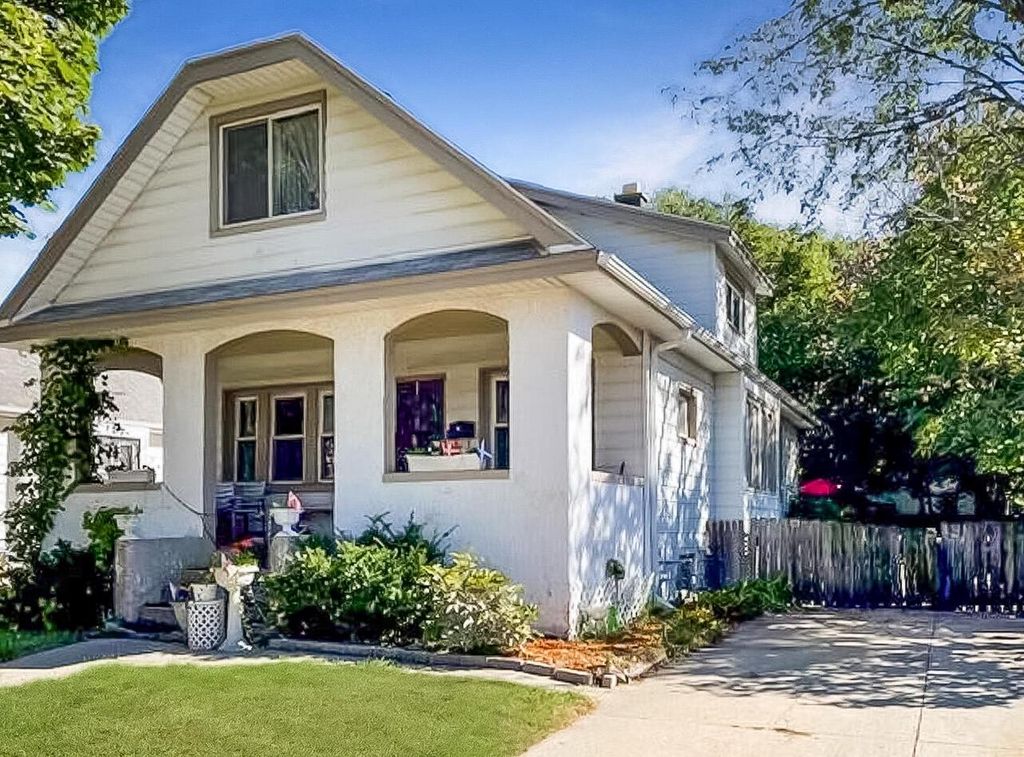 Photo of 530 N 61st STREET, Wauwatosa, WI 53213 (MLS # 1938415)