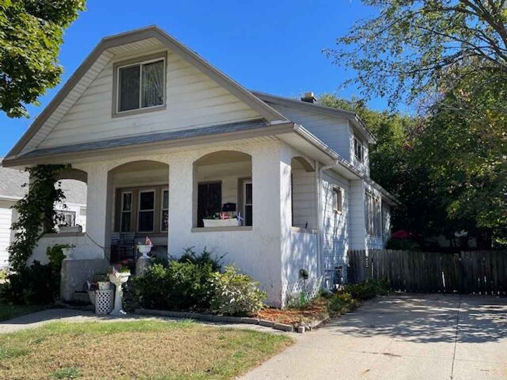 Photo of 530 N 61st STREET, Wauwatosa, WI 53213 (MLS # 1938415)