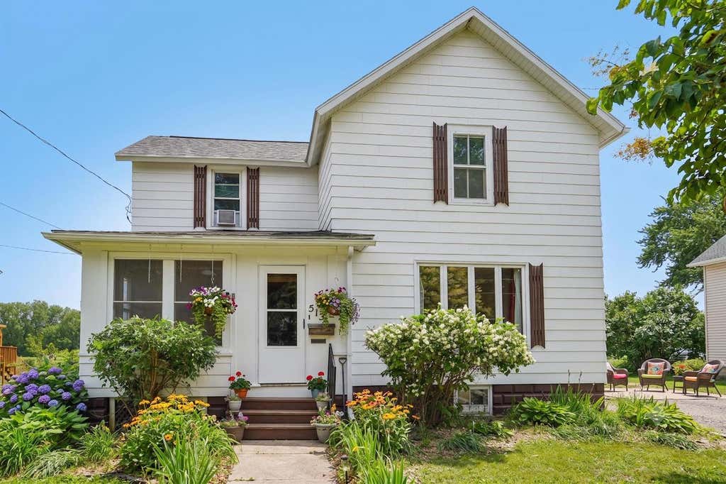 Photo of 513 S Waterloo STREET, Columbus, WI 53925 (MLS # 2026123)
