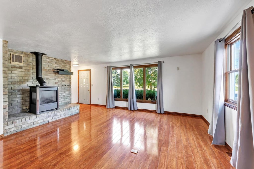 Photo of 660 N Northview ROAD, Green Bay, WI 54311 (MLS # 50331671)