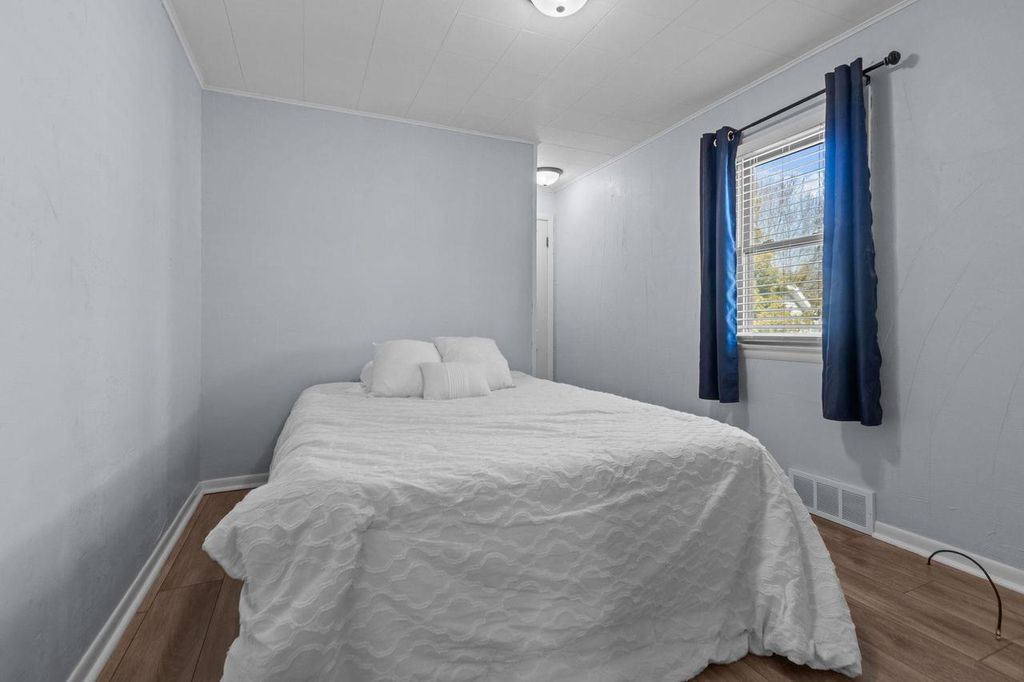 Photo of 571 Grove STREET, Neenah, WI 54956 (MLS # 50323216)