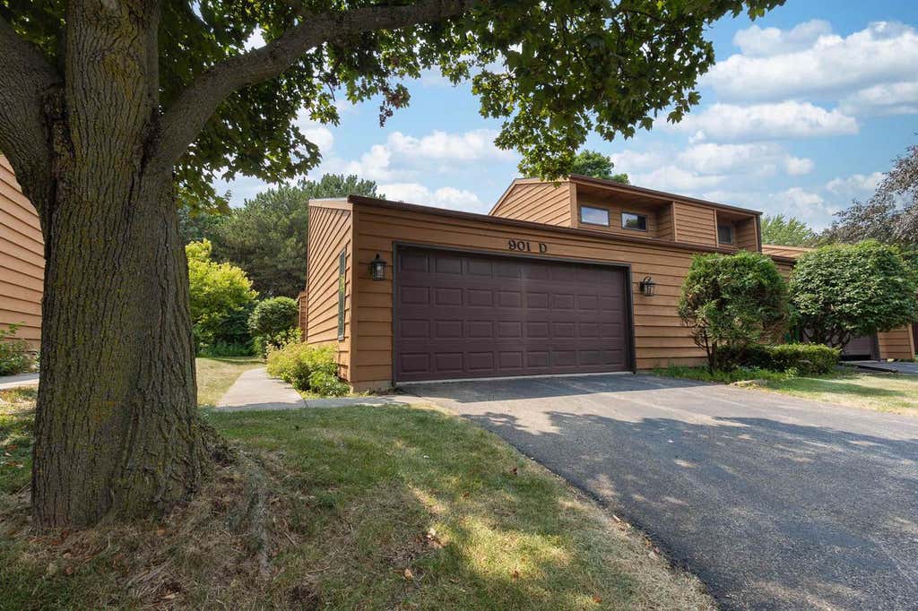 Photo of 901 E Windfield PLACE #D, Appleton, WI 54911 (MLS # 50330097)