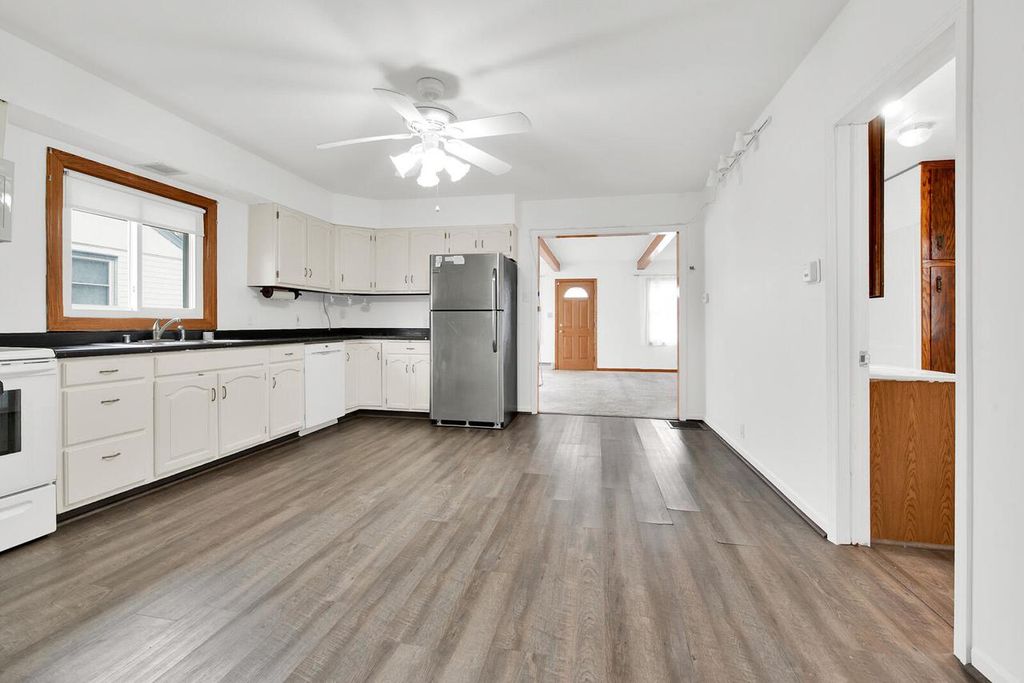 Photo of 1729 Madison AVENUE, South Milwaukee, WI 53172 (MLS # 1953793)