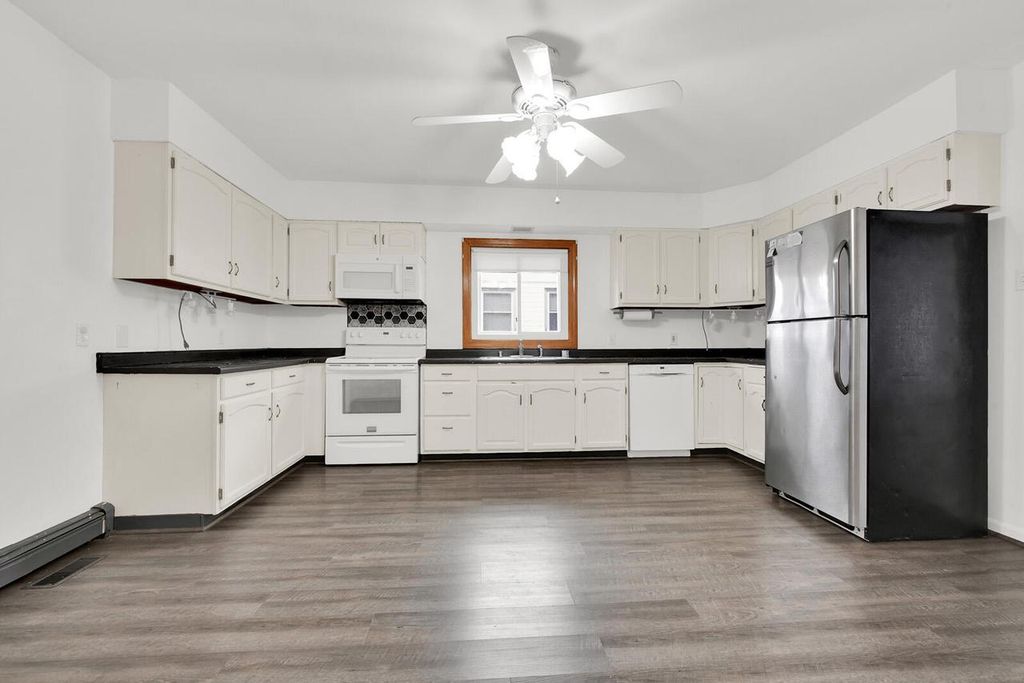 Photo of 1729 Madison AVENUE, South Milwaukee, WI 53172 (MLS # 1953793)