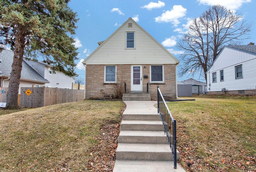 Photo of 1729 Madison AVENUE, South Milwaukee, WI 53172 (MLS # 1953793)