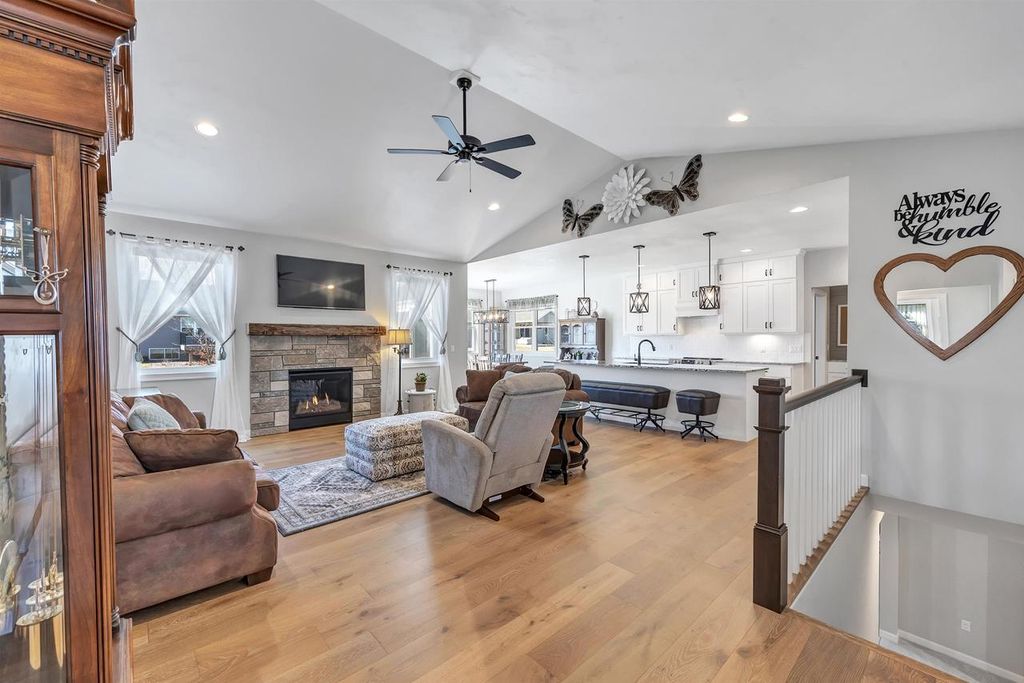 Photo of 5593 N Amethyst DRIVE, Appleton, WI 54913 (MLS # 50321828)