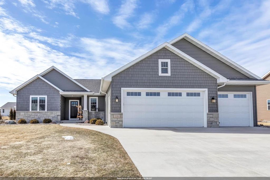 Photo of 5593 N Amethyst DRIVE, Appleton, WI 54913 (MLS # 50321828)