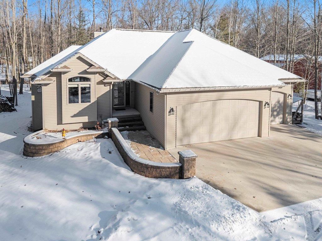 Photo of 5574 County Road N Rd, Oconto, WI 54153 (MLS # 50320423)