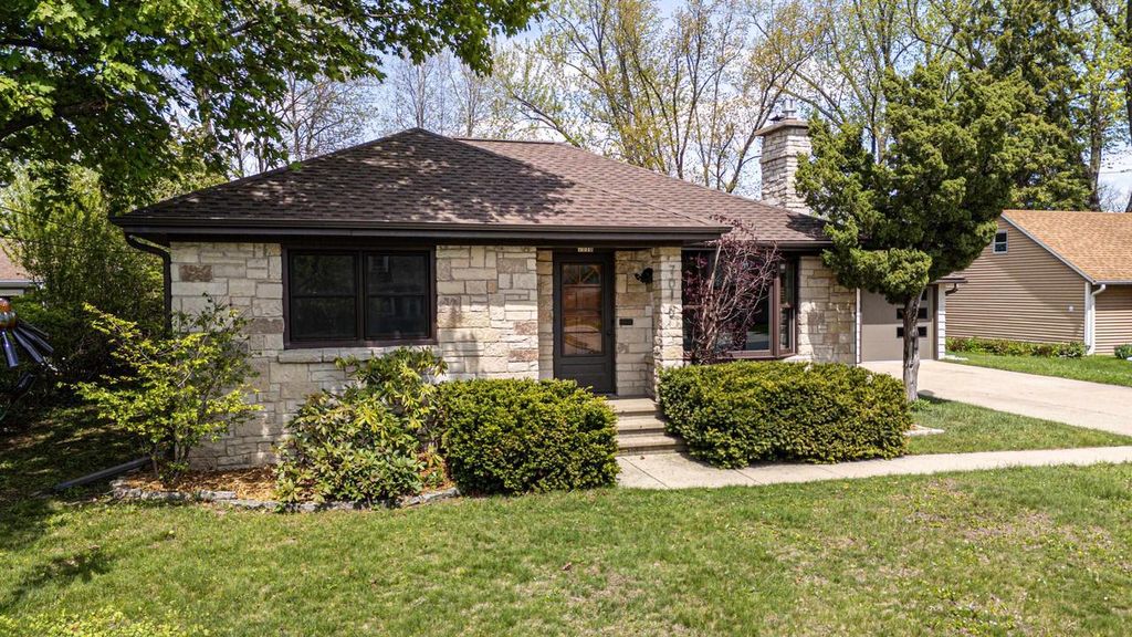 Photo of 7010 Franklin AVENUE, Middleton, WI 53562 (MLS # 2022448)