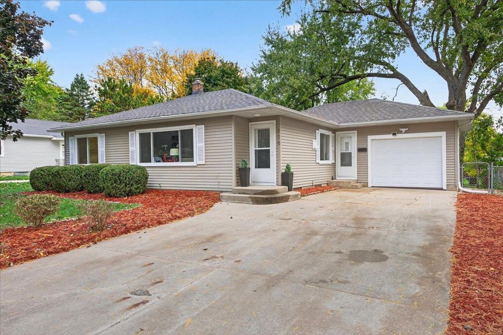 Photo of 116 Gary COURT, Sun Prairie, WI 53590 (MLS # 2011058)