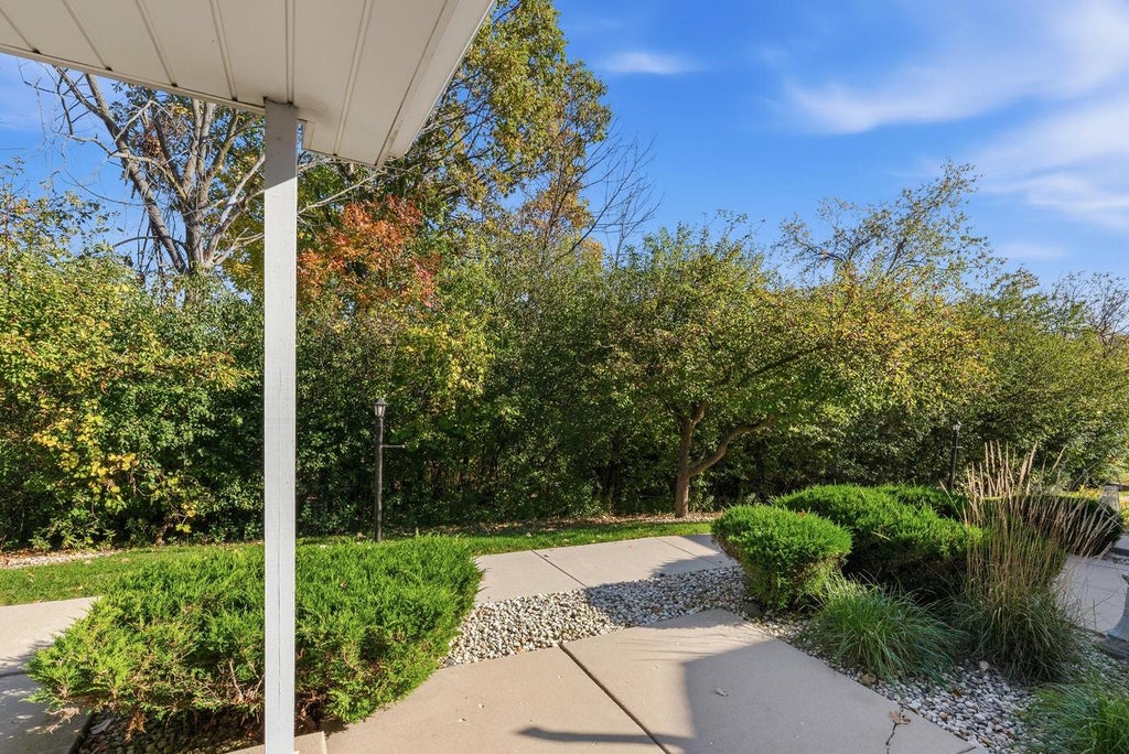 Photo of 10020 W Whitnall Edge DRIVE #D, Franklin, WI 53132 (MLS # 1985941)