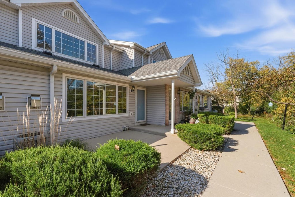 Photo of 10020 W Whitnall Edge DRIVE #D, Franklin, WI 53132 (MLS # 1985941)