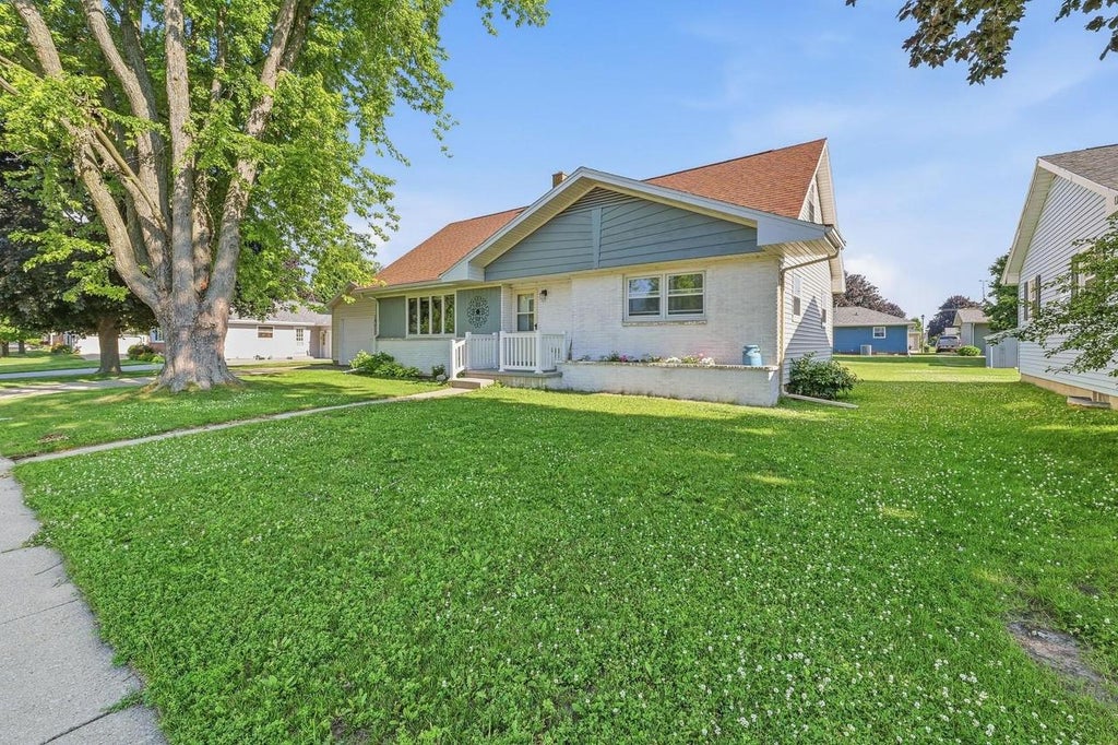 Photo of 608 Tulip LANE, Waupun, WI 53963 (MLS # 50329039)