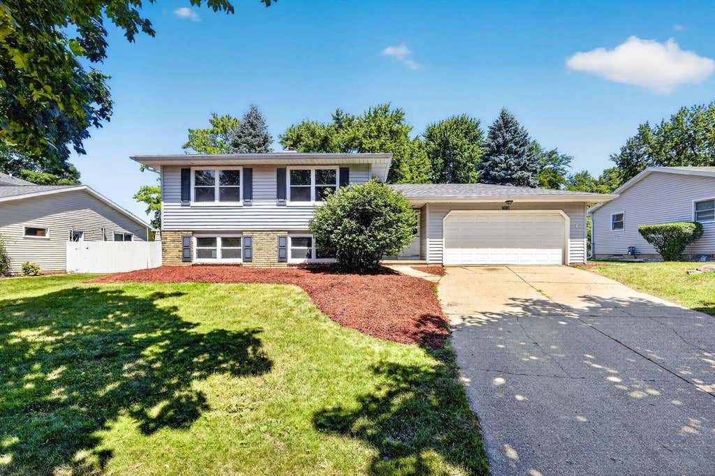Photo of 5102 Violet LANE, Madison, WI 53714 (MLS # 2029376)