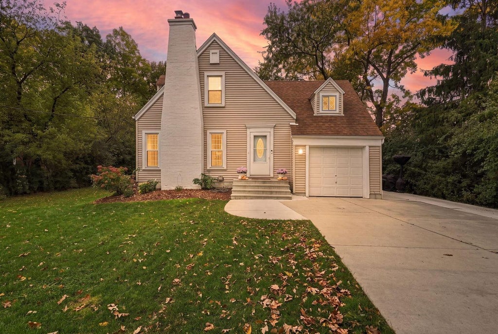 Photo of 13825 Keefe AVENUE, Brookfield, WI 53005 (MLS # 1985074)
