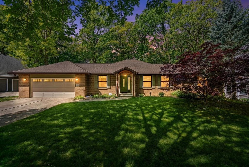 Photo of 250 Traders Point LANE, Green Bay, WI 54302 (MLS # 50328849)