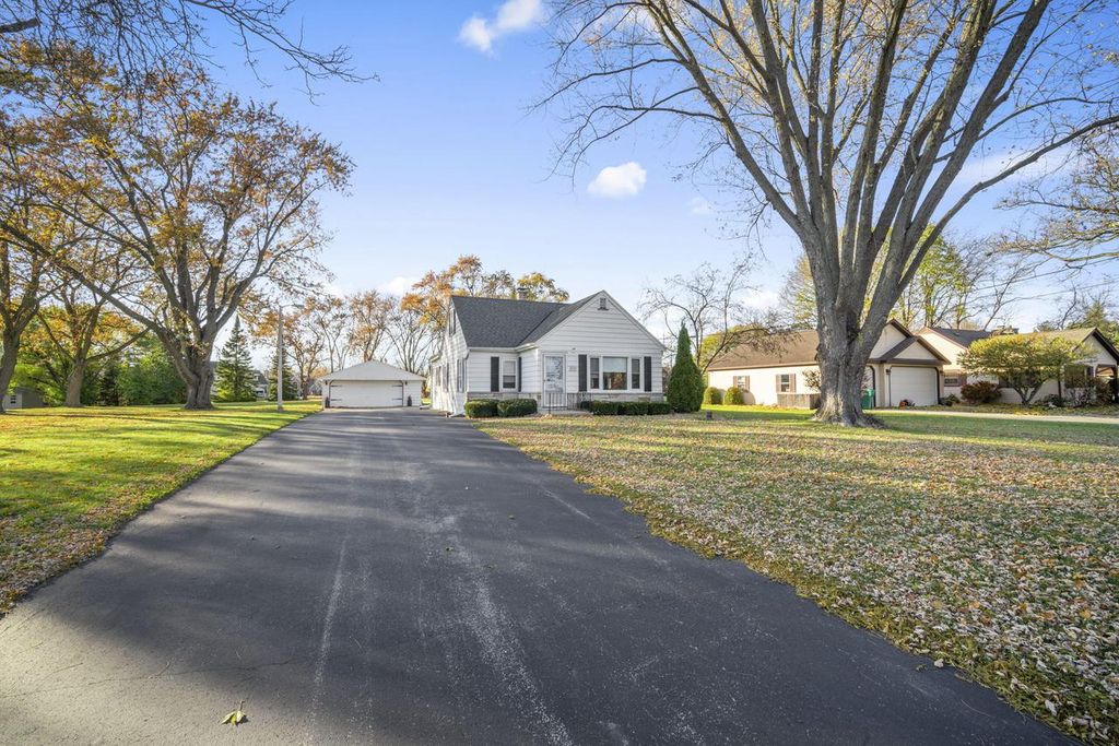 Photo of W148N7311 Woodland DRIVE, Menomonee Falls, WI 53051 (MLS # 1942876)